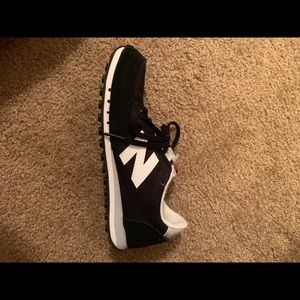 Black New Balance shoes.